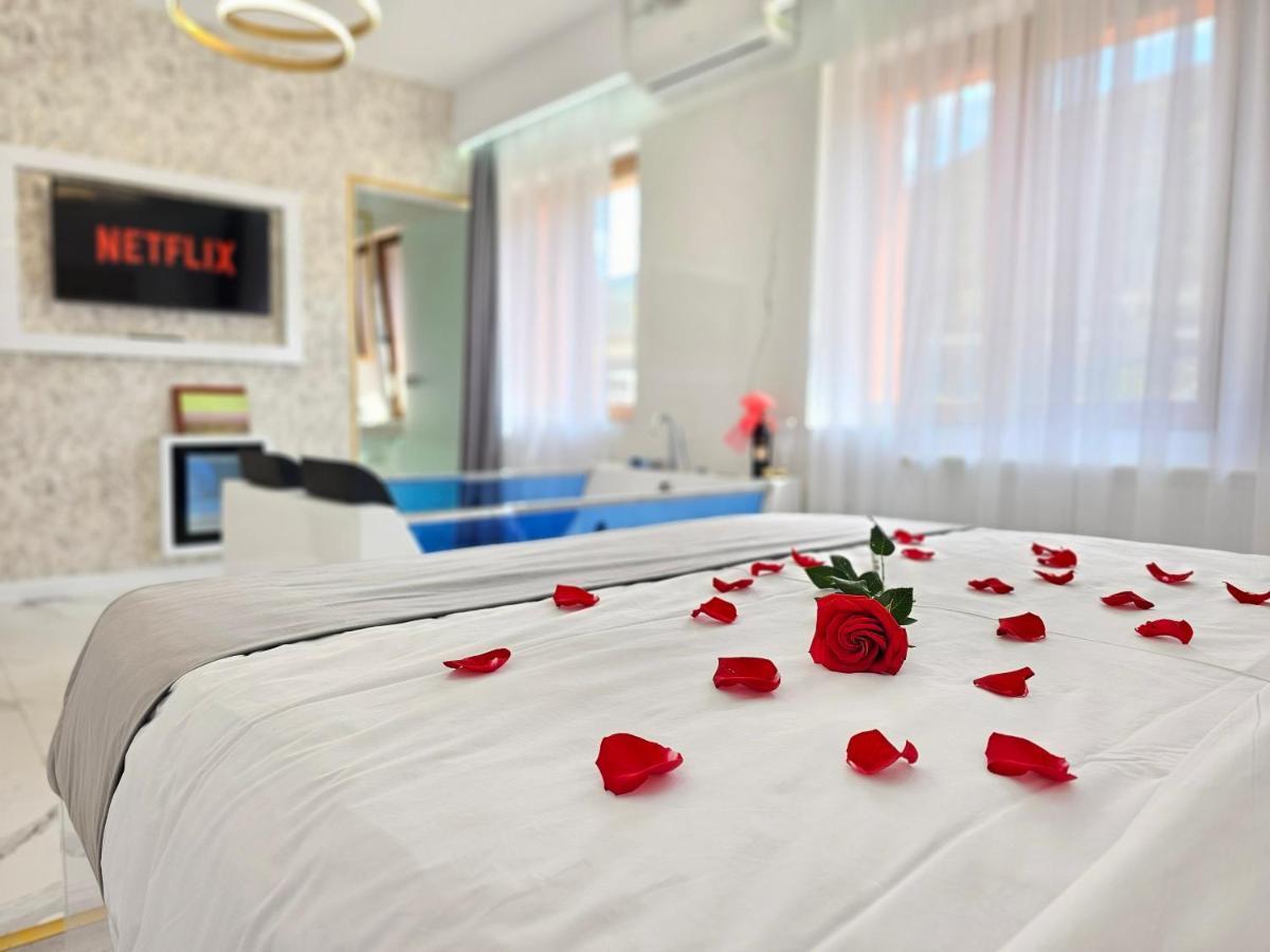 Colt De Rai Resita Bed and Breakfast Buitenkant foto