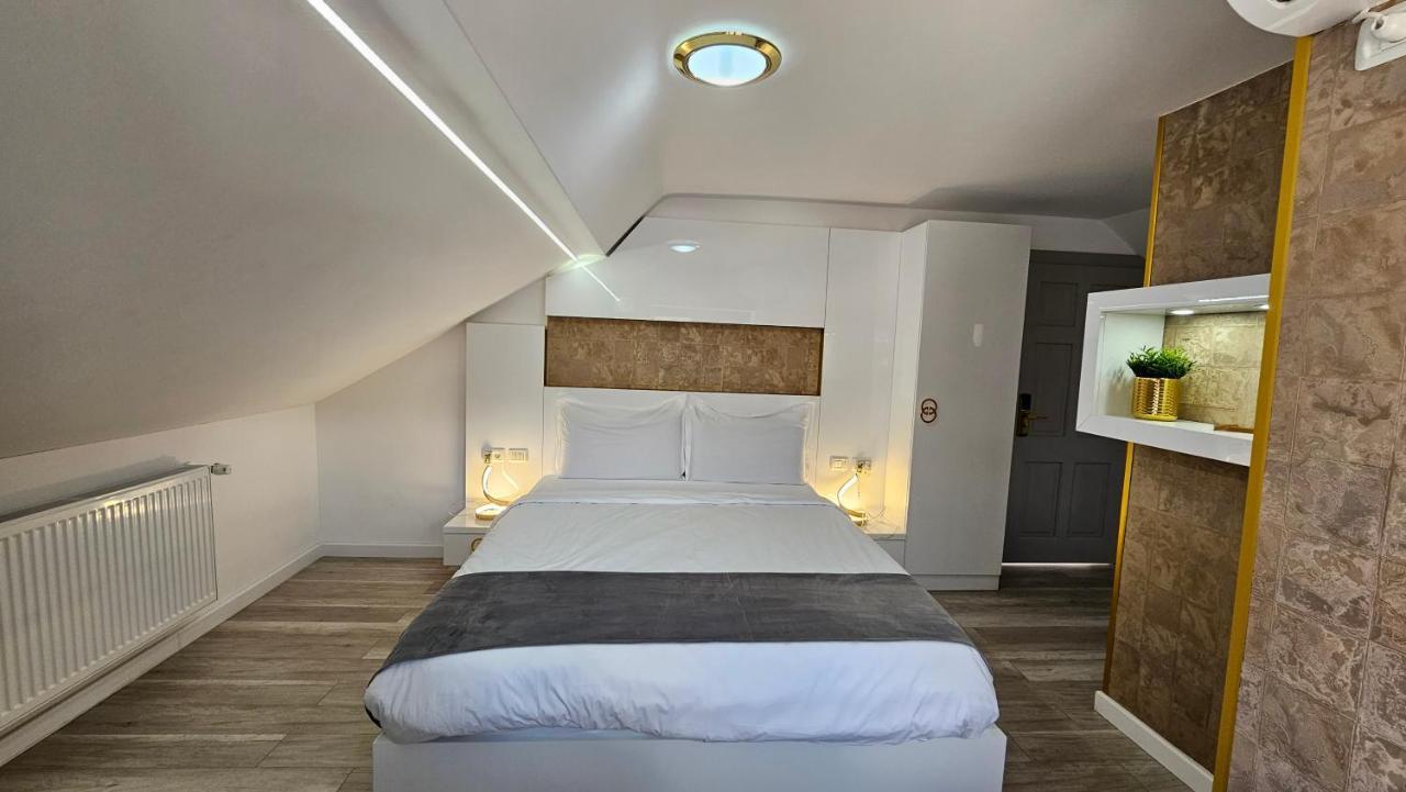 Colt De Rai Resita Bed and Breakfast Buitenkant foto