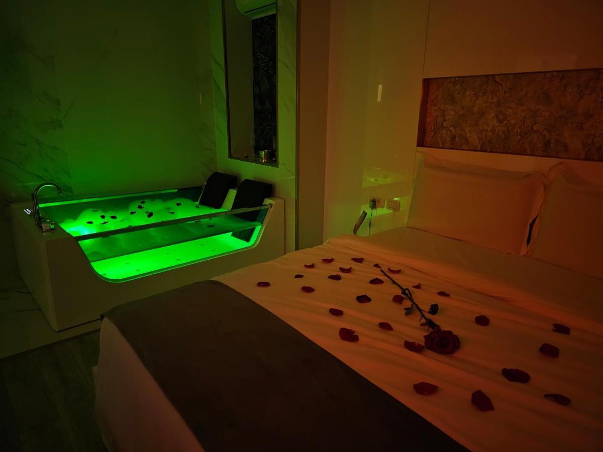 Colt De Rai Resita Bed and Breakfast Buitenkant foto