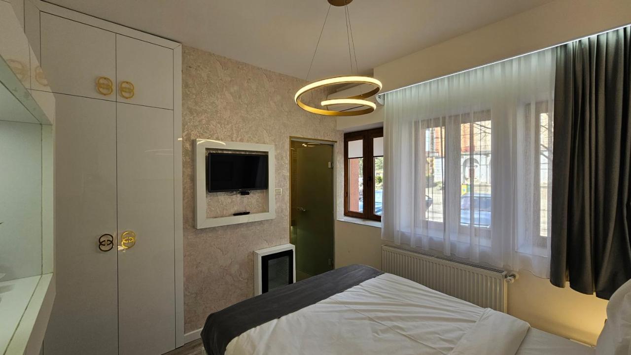 Colt De Rai Resita Bed and Breakfast Buitenkant foto
