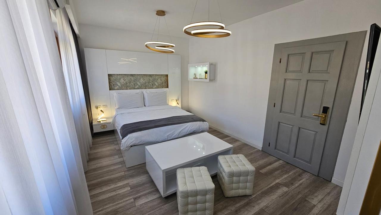 Colt De Rai Resita Bed and Breakfast Buitenkant foto