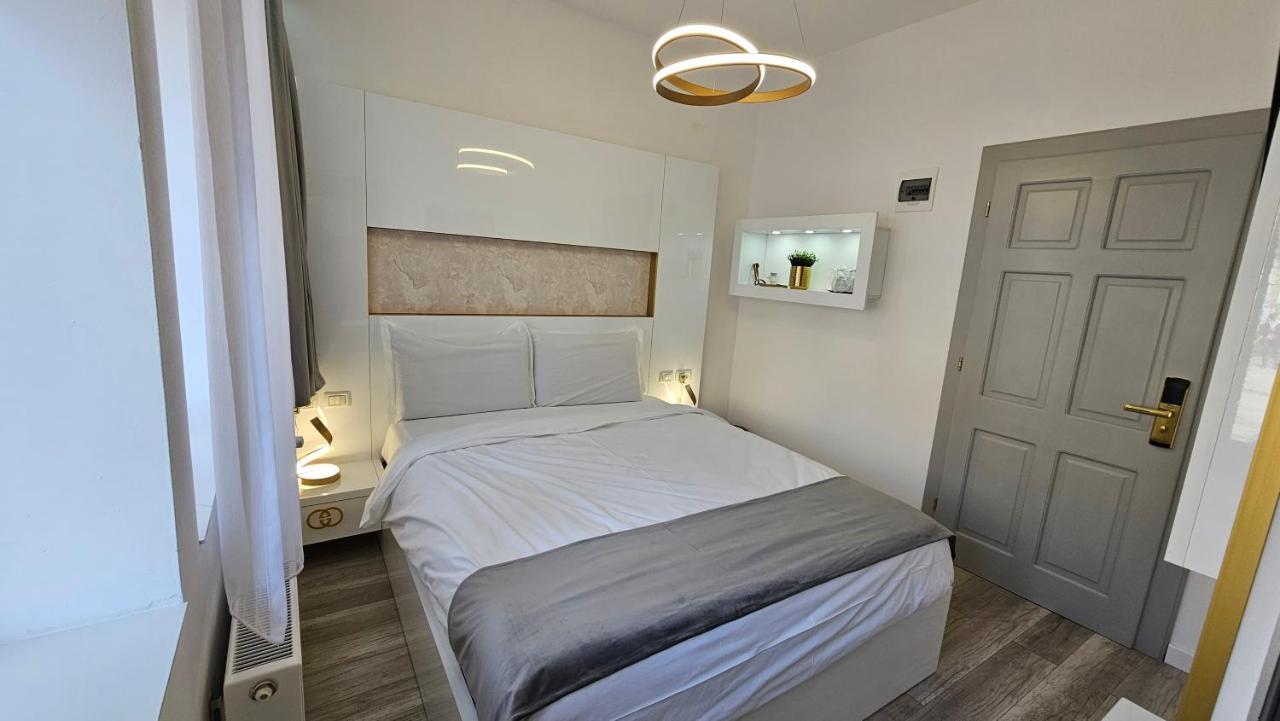Colt De Rai Resita Bed and Breakfast Buitenkant foto