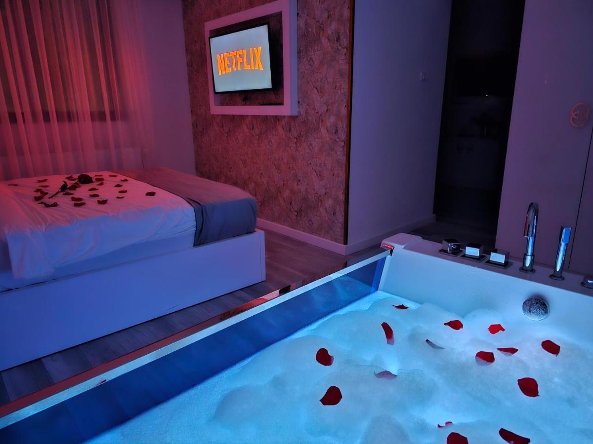 Colt De Rai Resita Bed and Breakfast Buitenkant foto