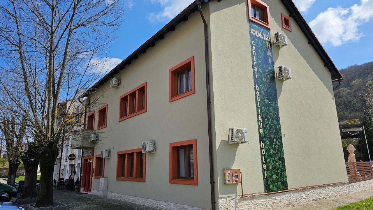 Colt De Rai Resita Bed and Breakfast Buitenkant foto
