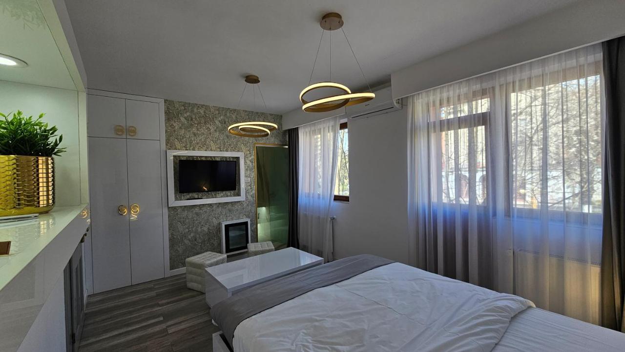 Colt De Rai Resita Bed and Breakfast Buitenkant foto