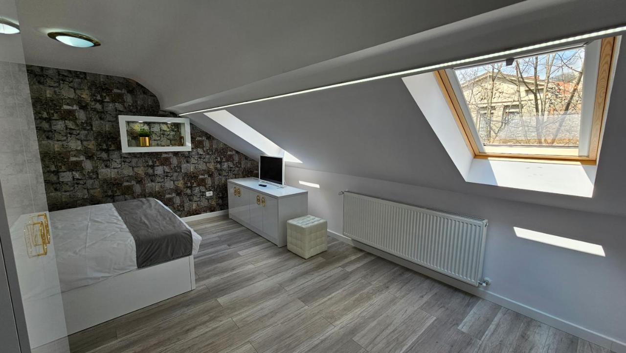 Colt De Rai Resita Bed and Breakfast Buitenkant foto