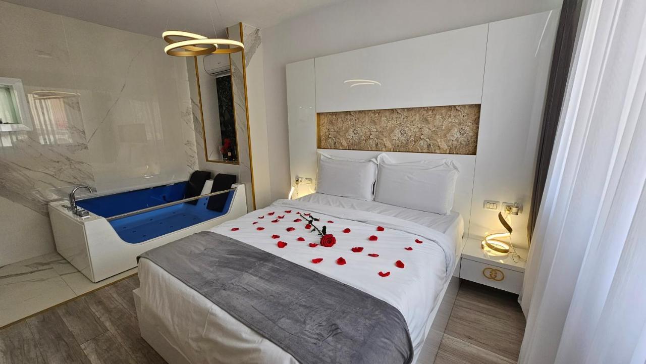 Colt De Rai Resita Bed and Breakfast Buitenkant foto