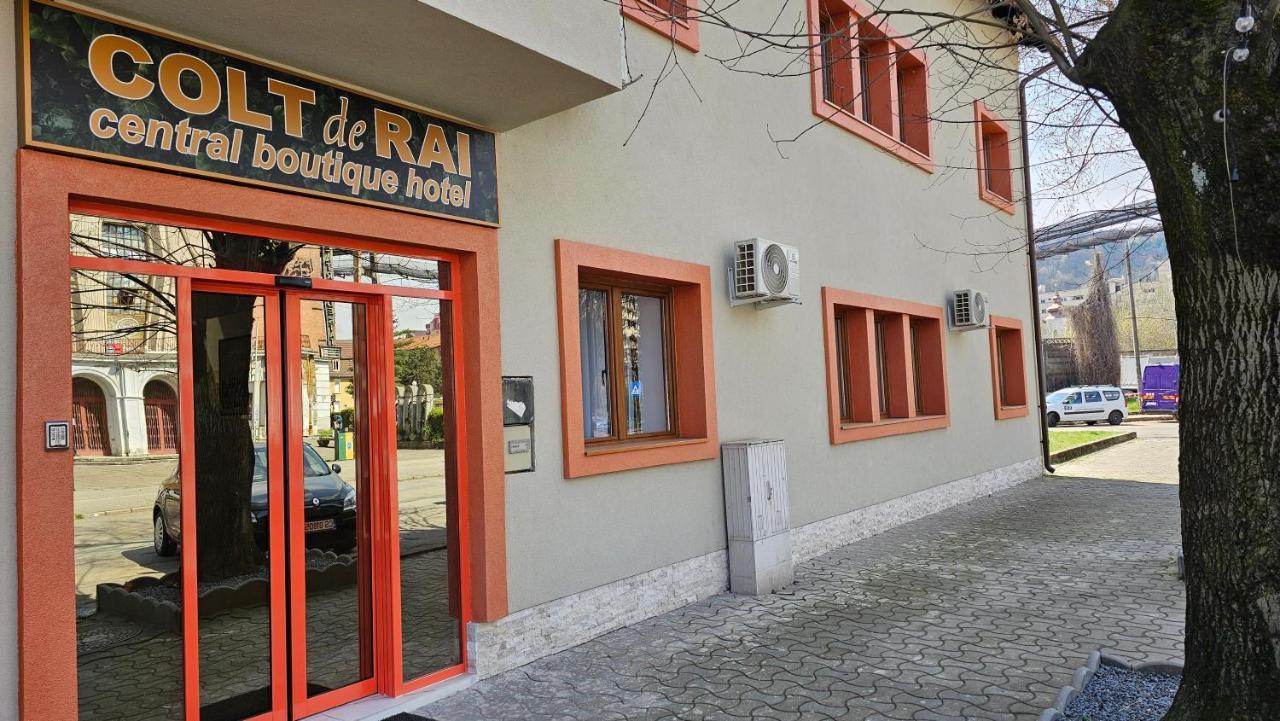 Colt De Rai Resita Bed and Breakfast Buitenkant foto